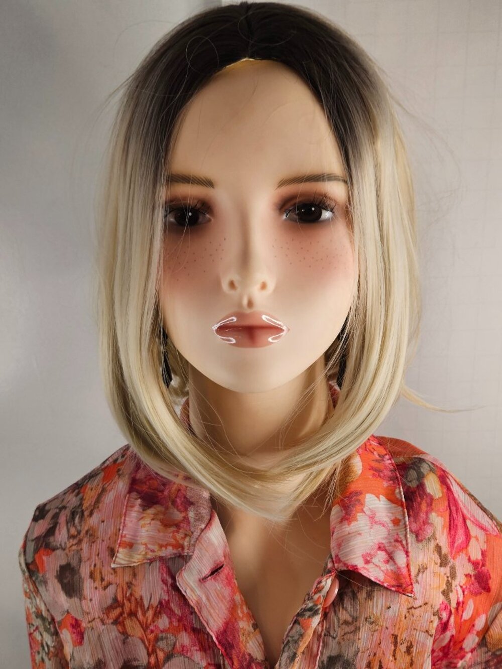 Elevate Your Look Chic 14" Shoulder-Length Blonde Bob Wg with Dark Roots